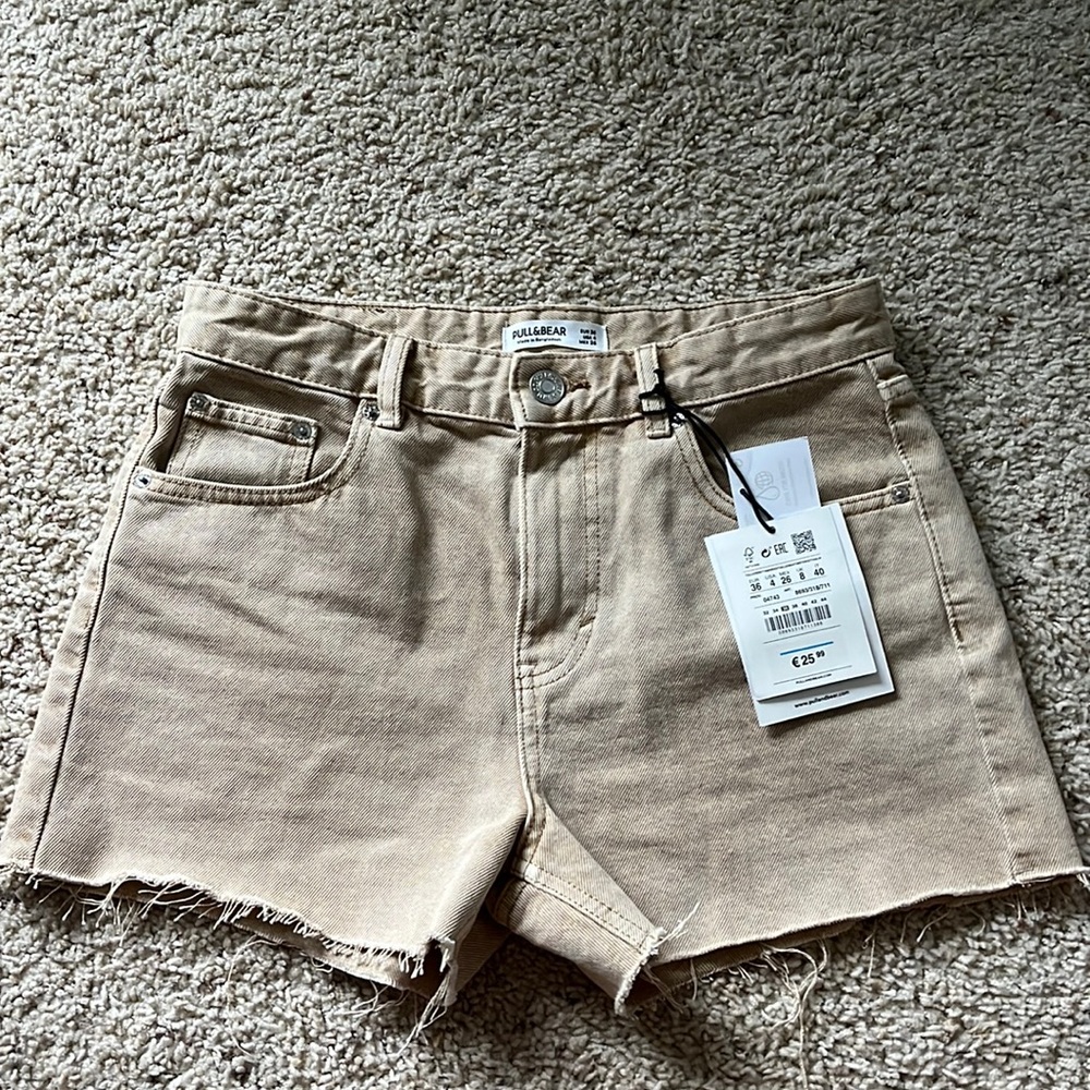 Size 4 Pull and Bear shorts